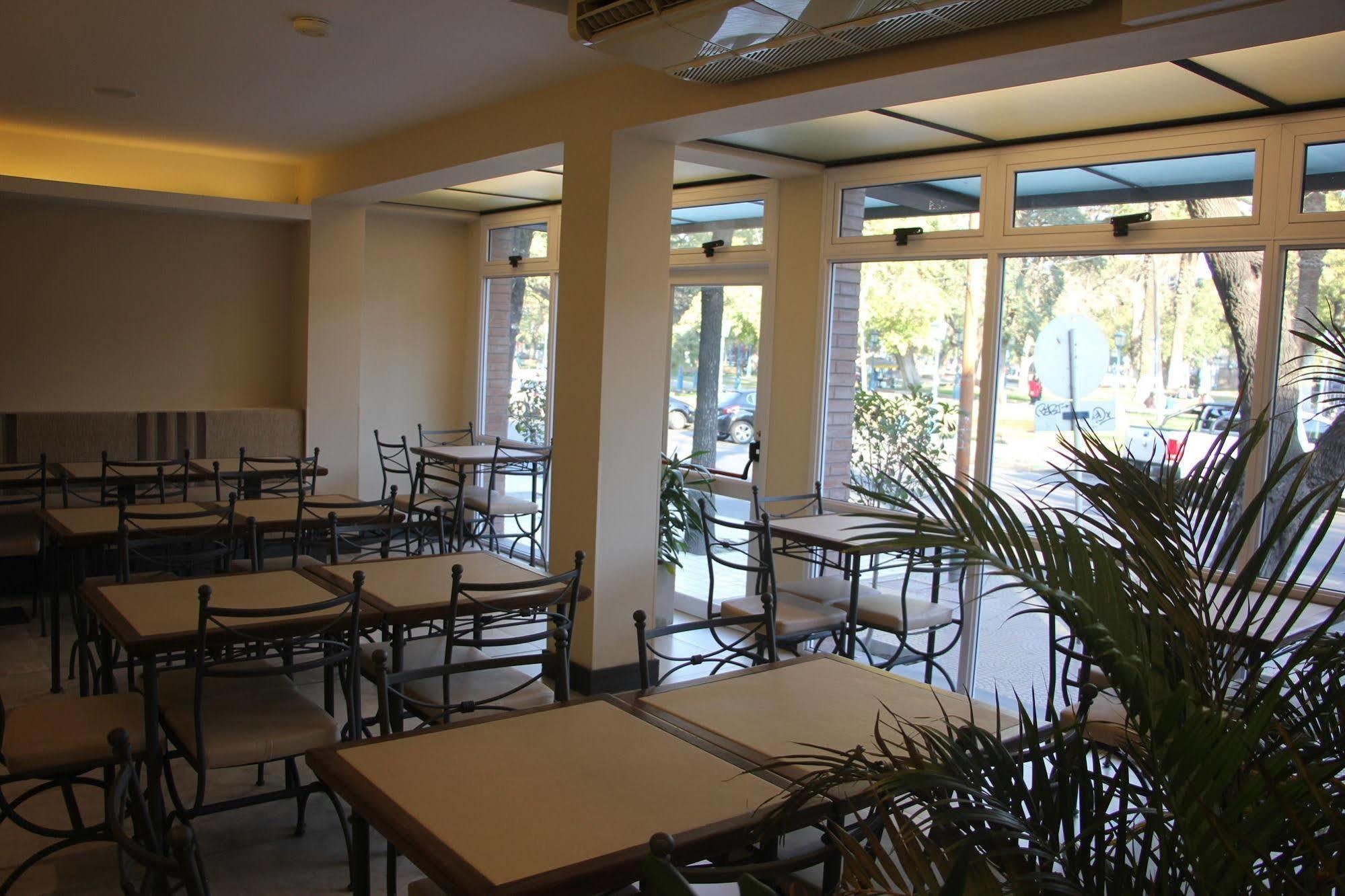 San Martin Y Hotel San Rafael (Mendoza)